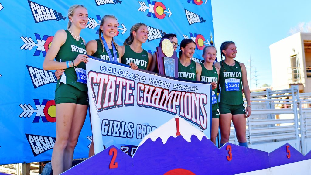 Niwot girls cross country 2021 champions