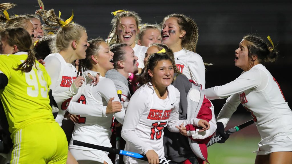 Regis Jesuit field hockey champions 2021