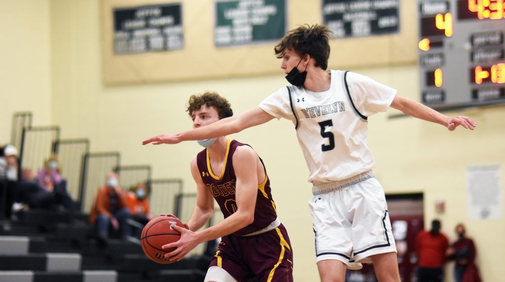 Boys Basketball: Golden vs D'Evelyn