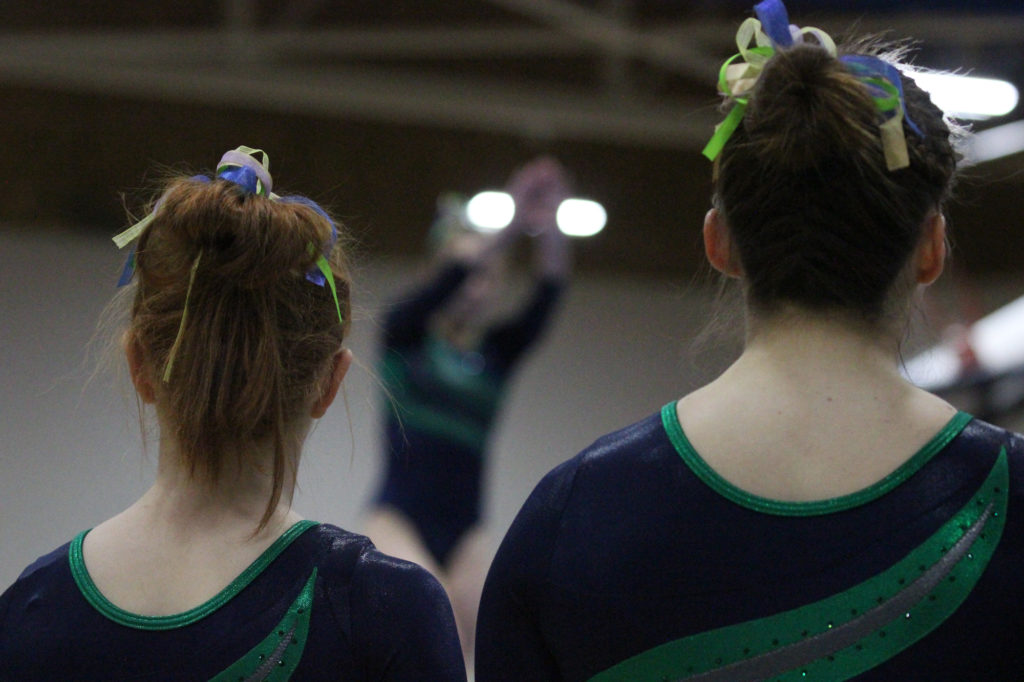 Gymnastics Weekly: Niwot Posts 180.275 Team Score as League Meets Approach
