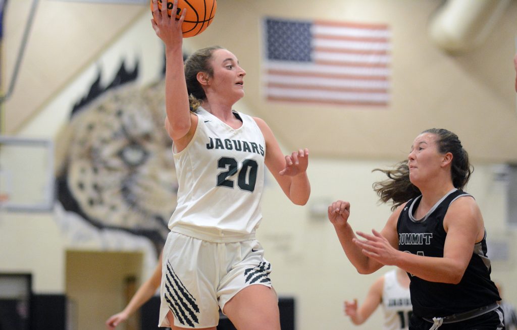 Girls Basketball: Summit vs D'Evelyn