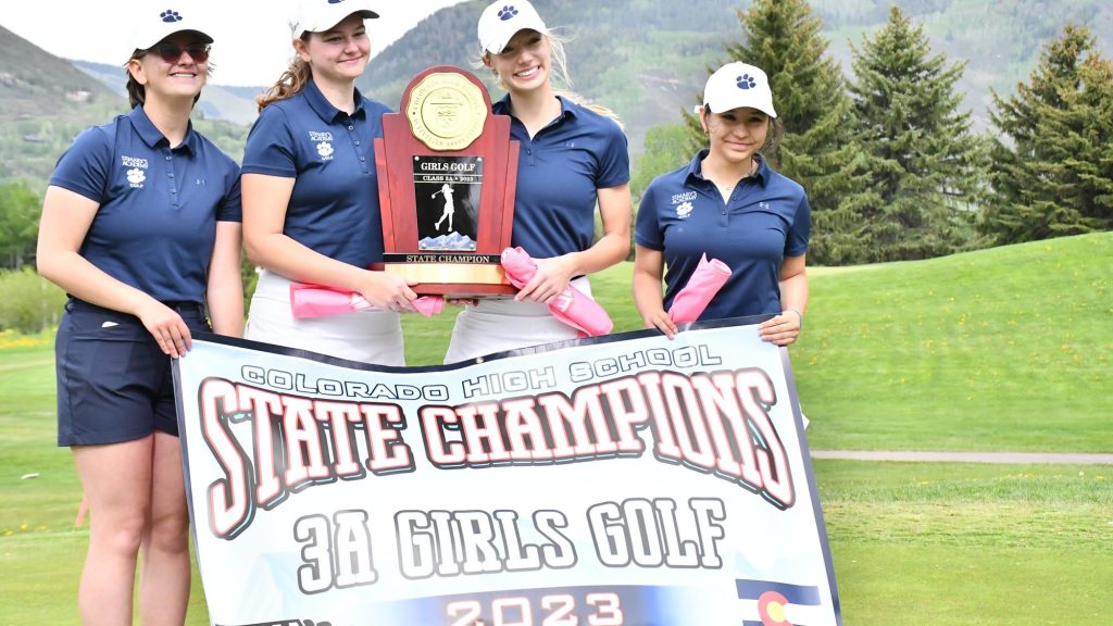 3A girls golf champion St. Mary's Academy