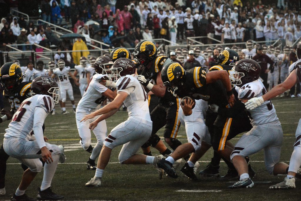 Football: Golden vs Green Mountain