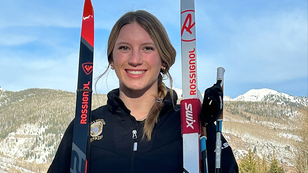 Lindsey Whitton Posed Feature