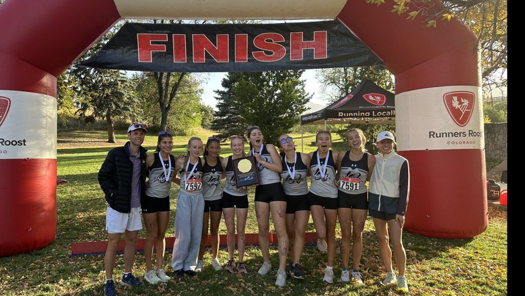 Discovery Canyon girls cross country regional champions