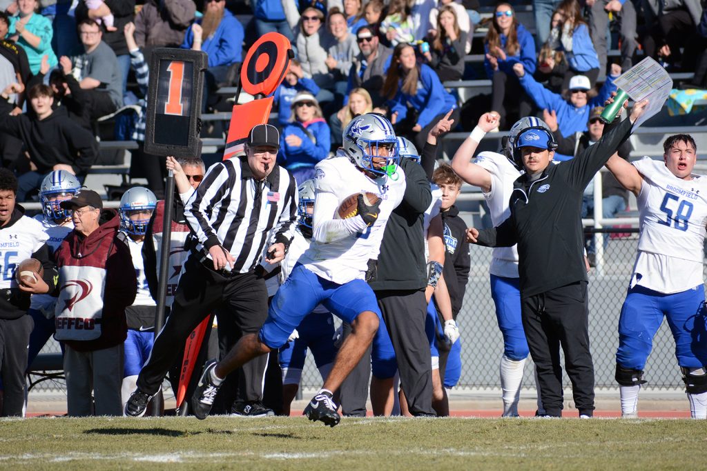 Football: Broomfield vs Dakota Ridge