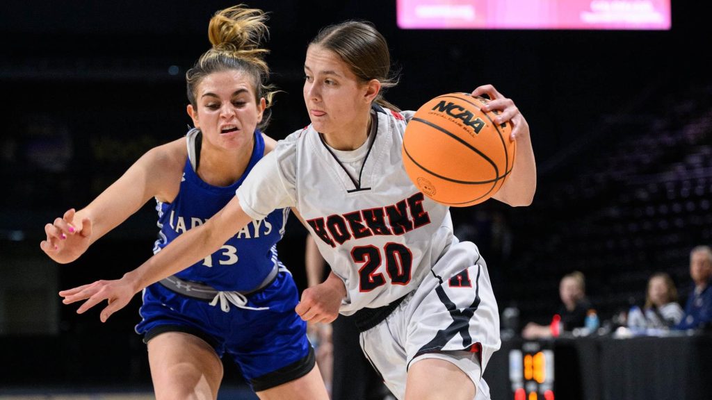 Braylee Foster of Hoehne girls basketball drives