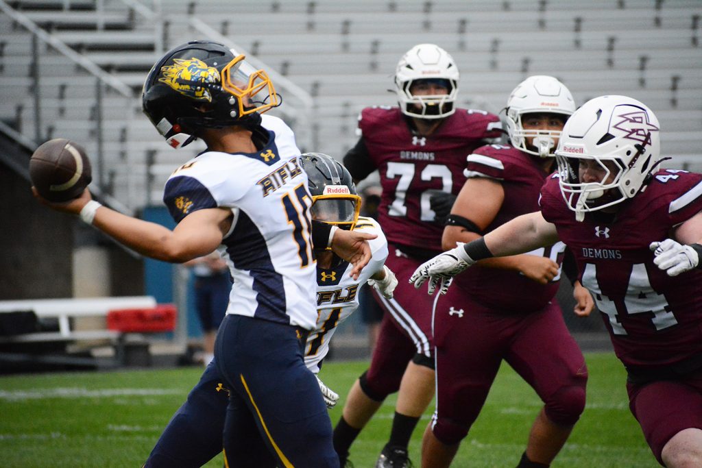 Football: Rifle vs Golden