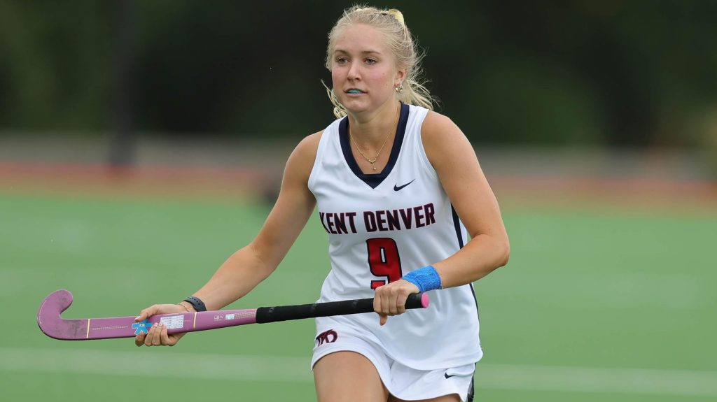 Tatum Johnson of Kent Denver playing field hockey