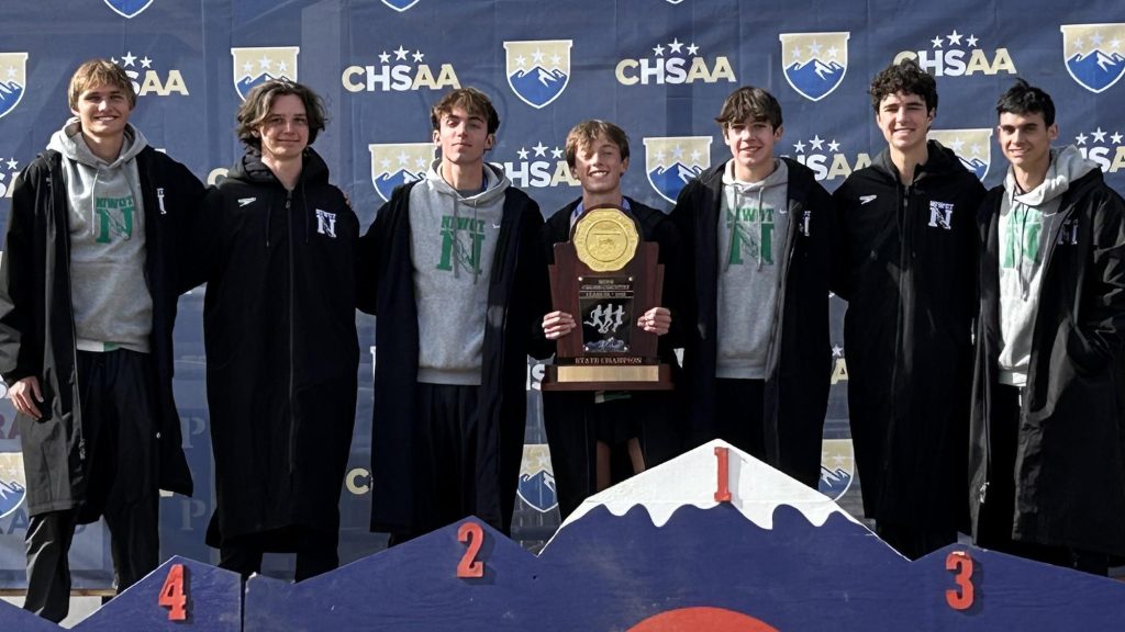 Niwot boys cross country team photo after winning the 5A state championship