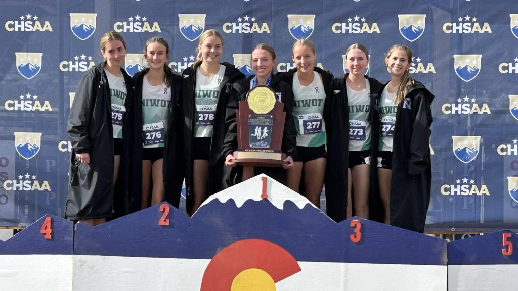 Niwot girls team photo after winning the 5A state cross country championship