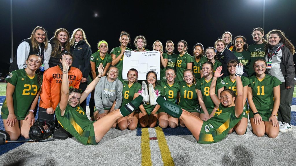 Mountain Vista field hockey team picture after winning the consolation bracket final