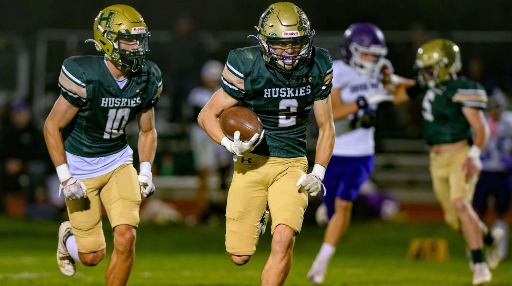 Elijah Elder of Highland running with the football