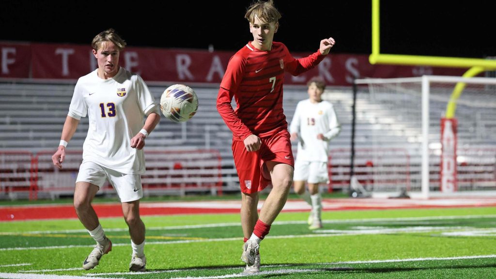 Rory Schmeider of Regis Jesuit playing soccer