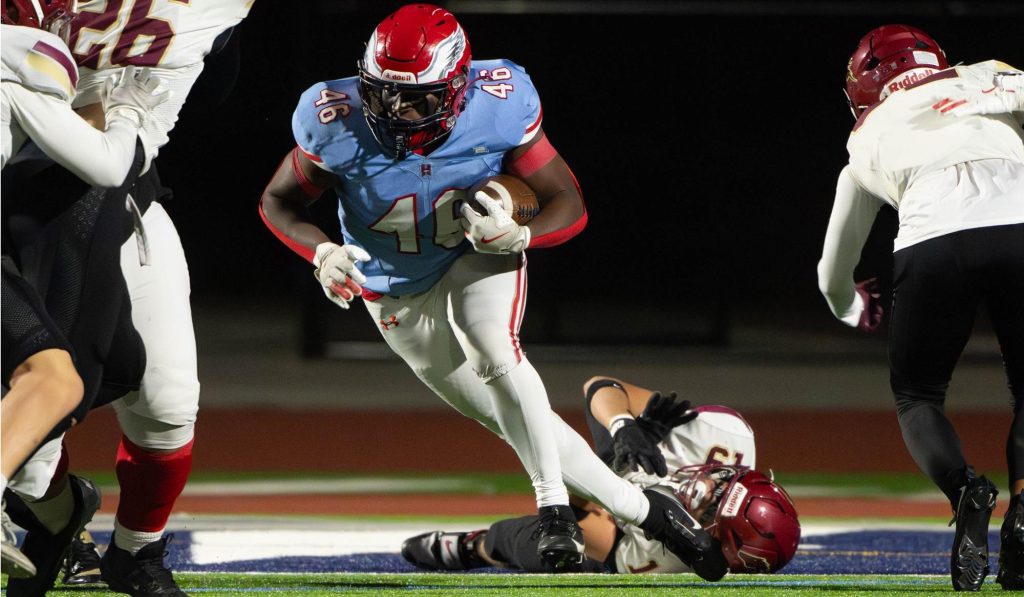 Heritage's Mo Thenell runs with the ball