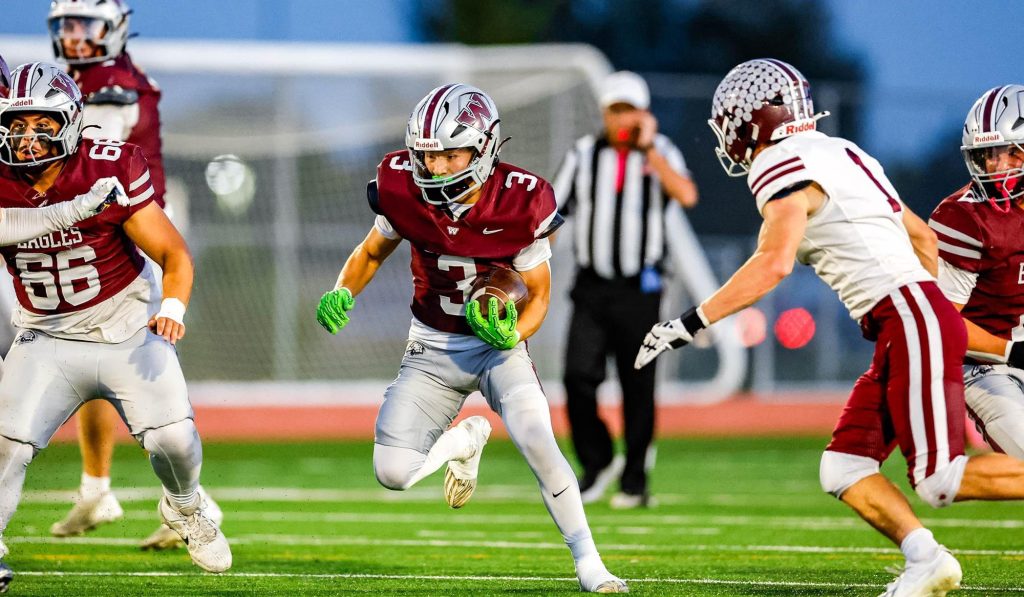 Wellington's Cyle Kisner runs with the ball