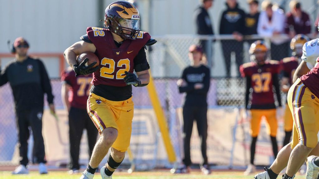 Windsor's Adrian Czyszczon running with the football
