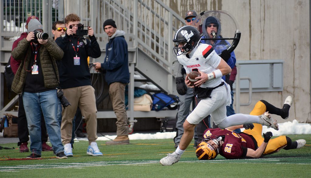 Football: Pomona wins 3A state championships