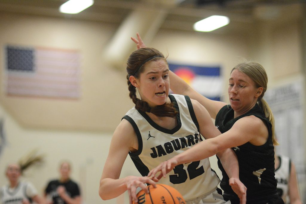 Girls Basketball: Summit vs D'Evelyn