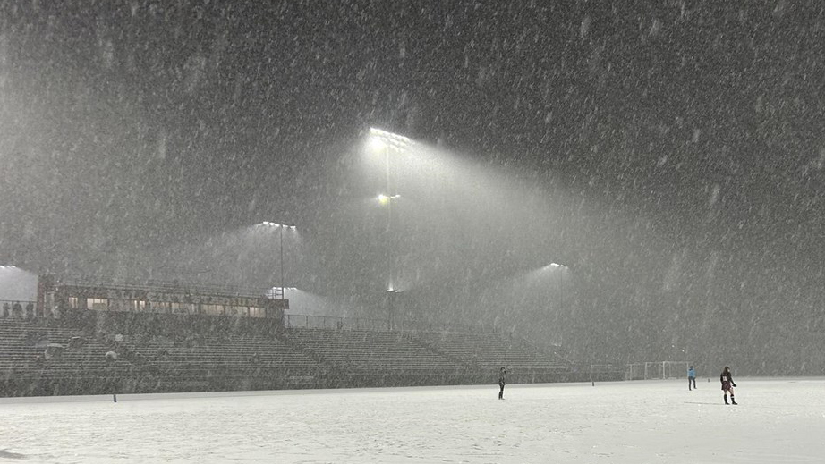 Field hockey in the snow